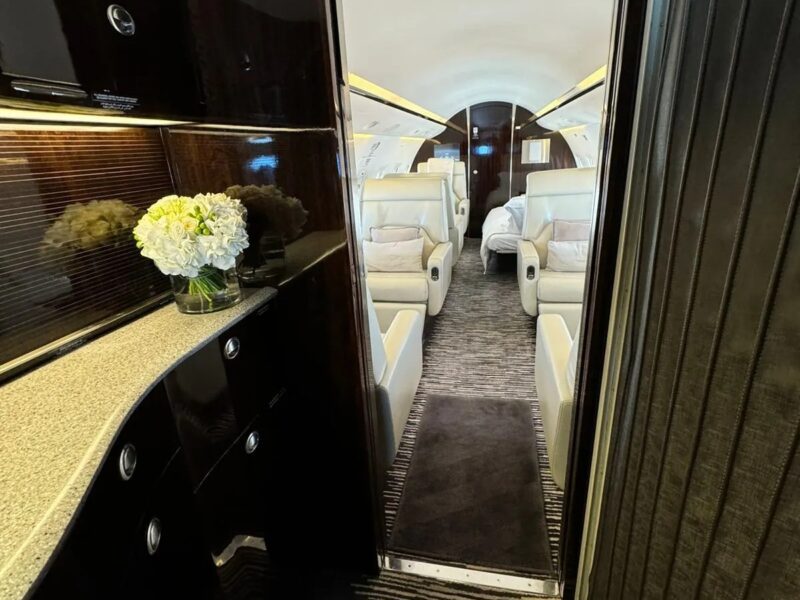 2004 Bombardier Challenger 604